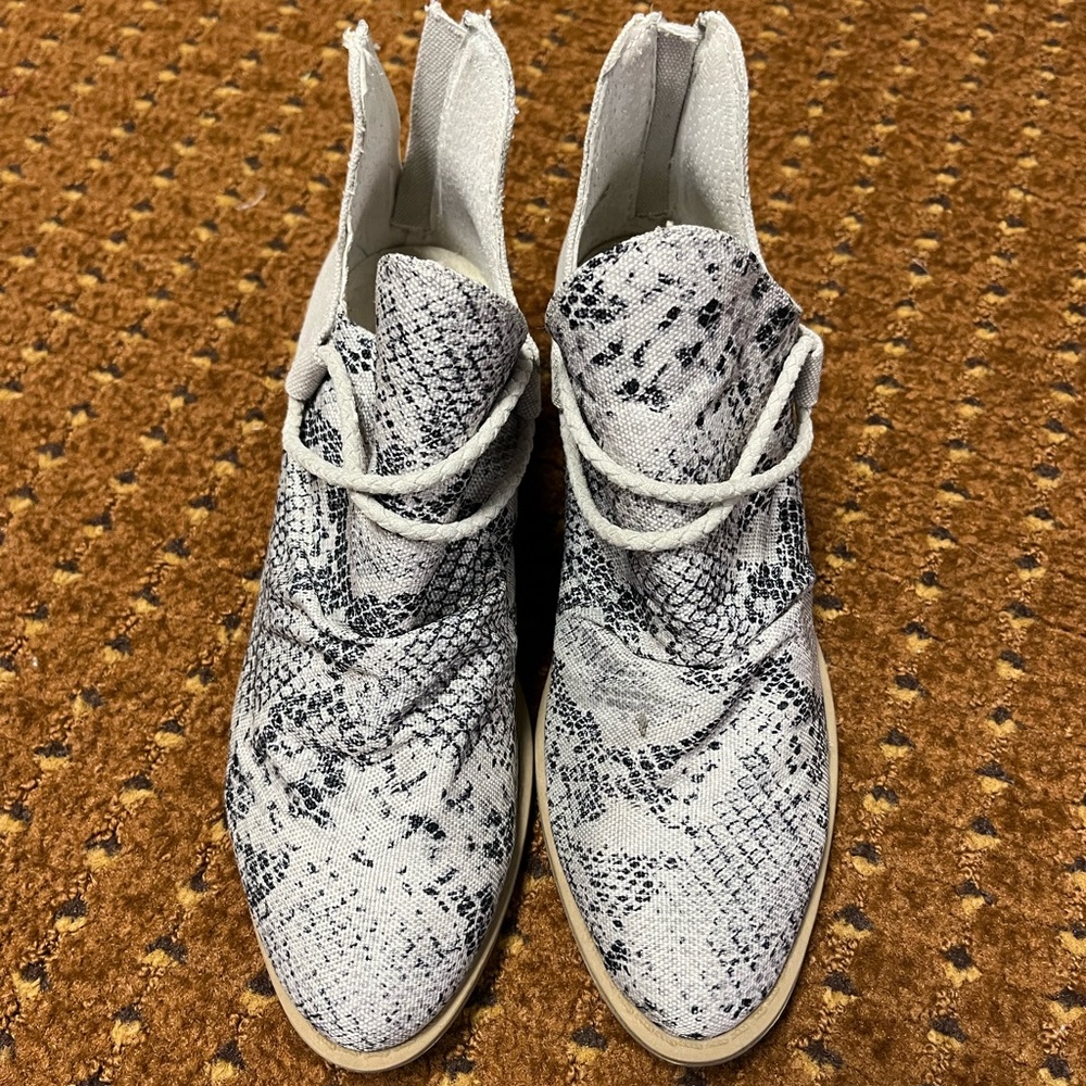Very G snake print booties size 9.5